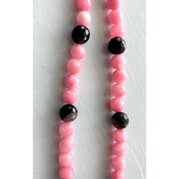 Vintage-Inspired Pink & Black Beaded Necklace With Hand-Painted Floral Cloisonné - Picture 3 of 8